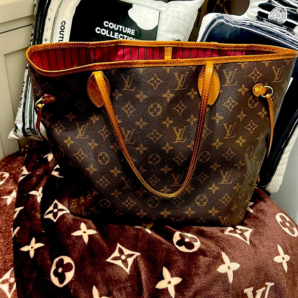 Louis Vuitton Never Full